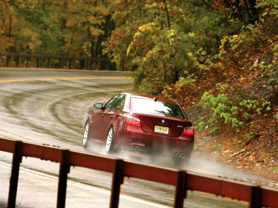  BMW M5 2005 года  (US) (фото 22 из 35)